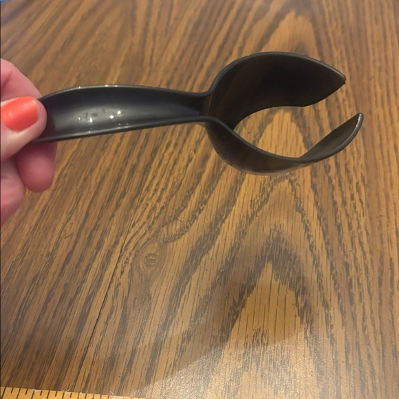 Lot of NEW Tupperware - Rocker Scoop, Mini Sifter Strainer, Egg Scoop and Funnel - Picture 4 of 7